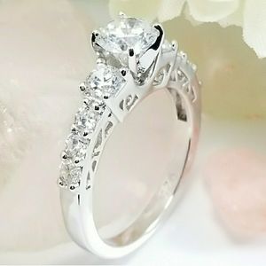 NeWSterling silver CZ anniversary/engagement ring
